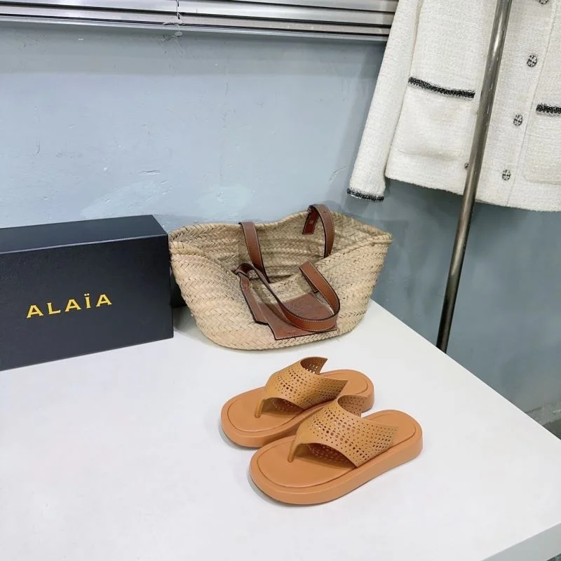 Trendsetting Alaia Sandals 13235