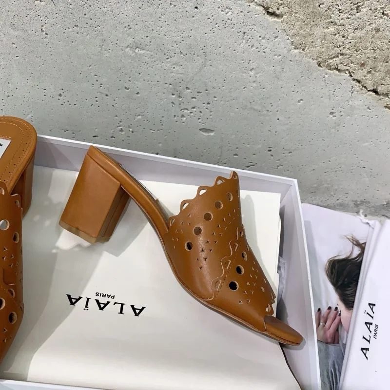 Alaia Sandals Modern 13232