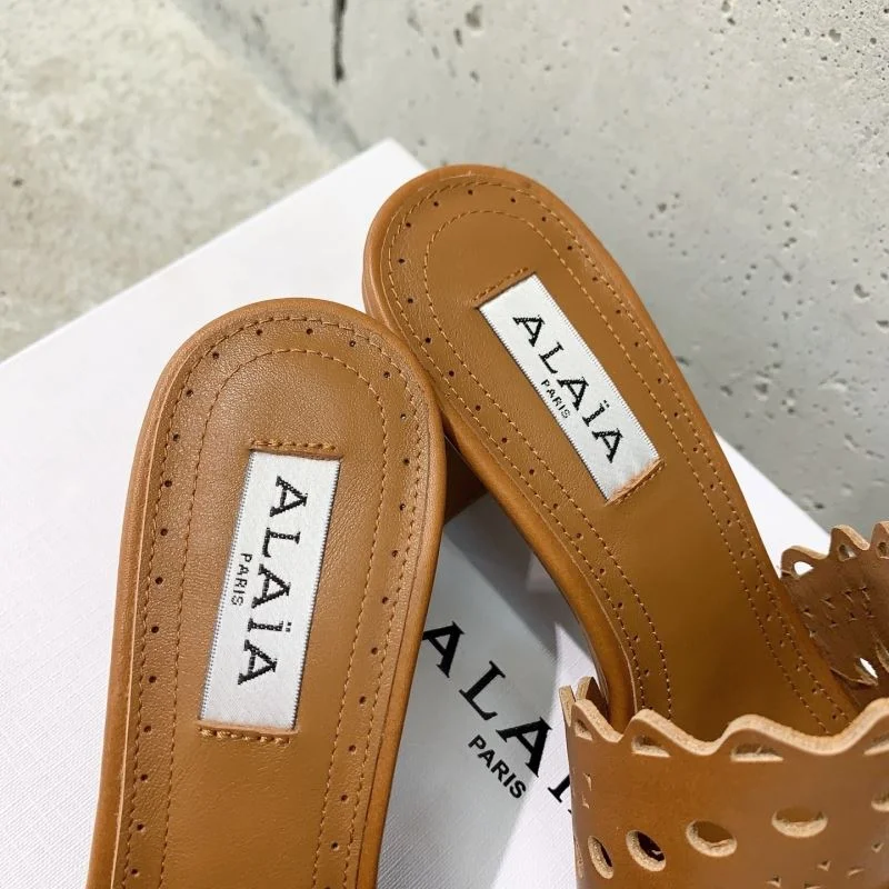 Alaia Sandals Modern 13232