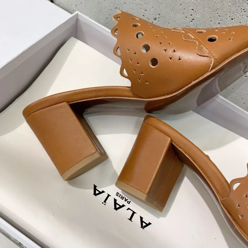 Alaia Sandals Modern 13232