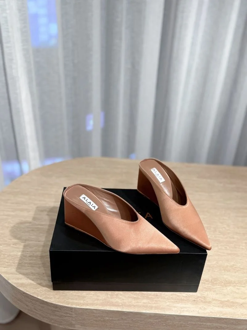 Alaia Sandals Neat 10771