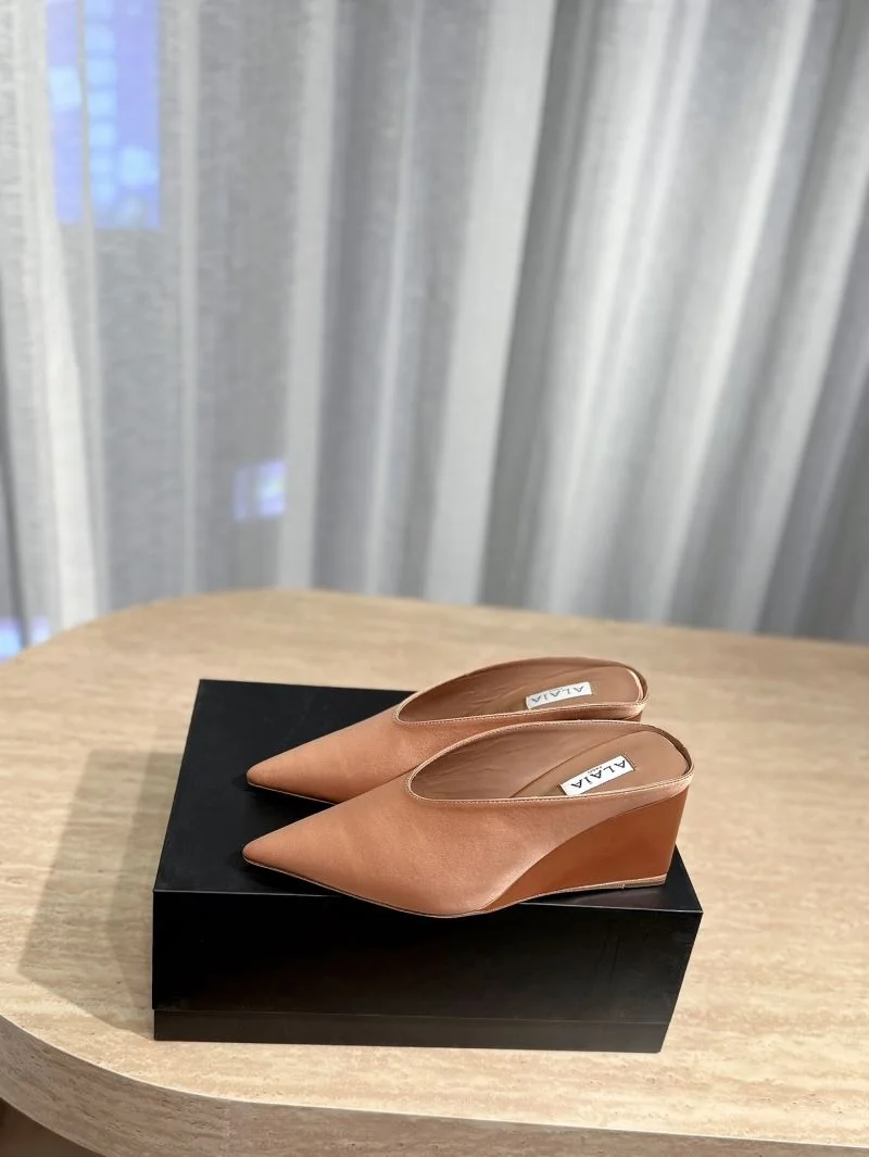 Alaia Sandals Neat 10771