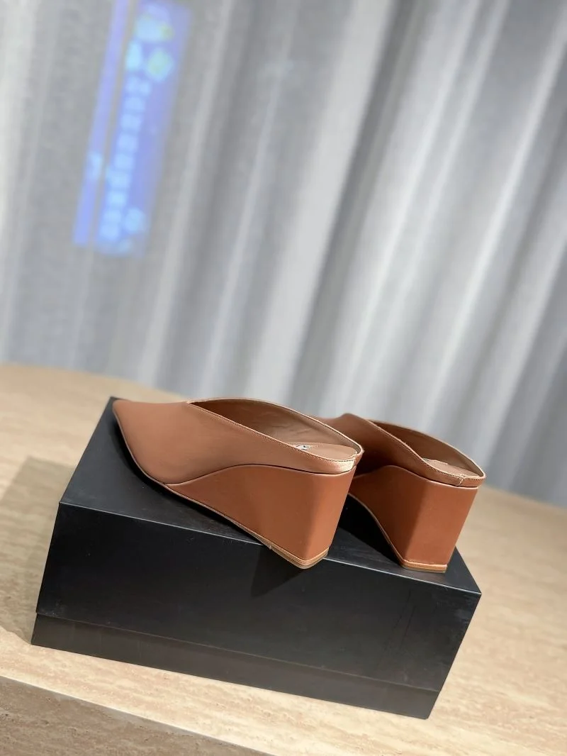 Alaia Sandals Neat 10771