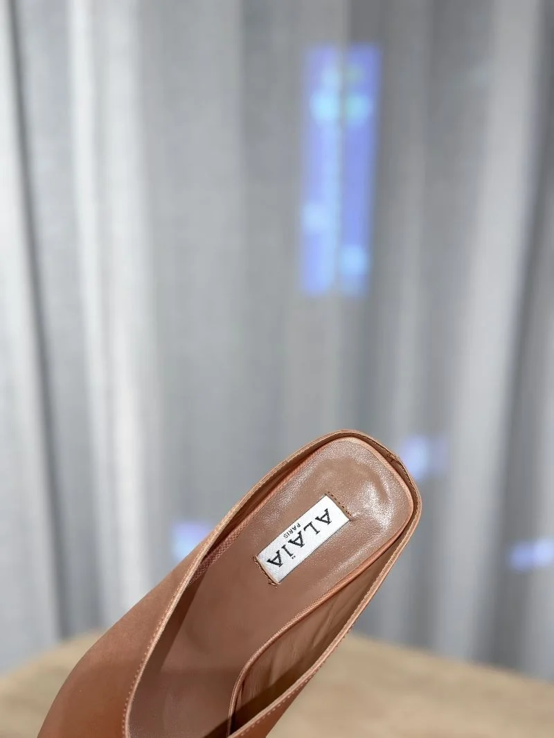 Alaia Sandals Neat 10771