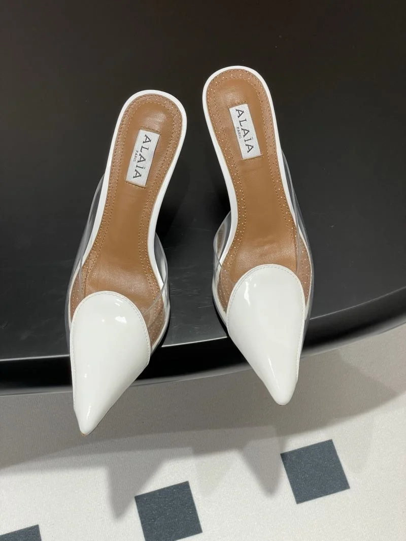 Trendsetting Alaia Sandals 10755