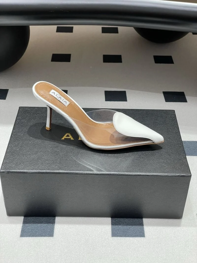 Trendsetting Alaia Sandals 10755
