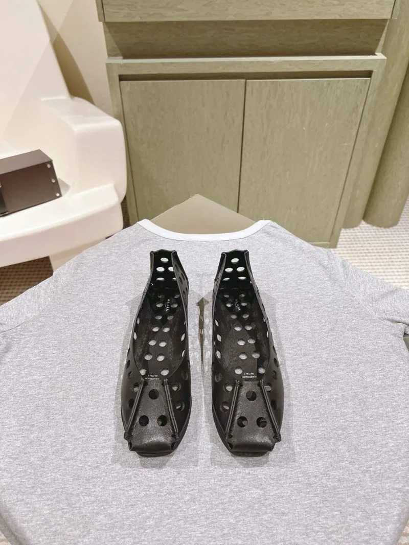 OdorResistant Alaia Sandals 16025