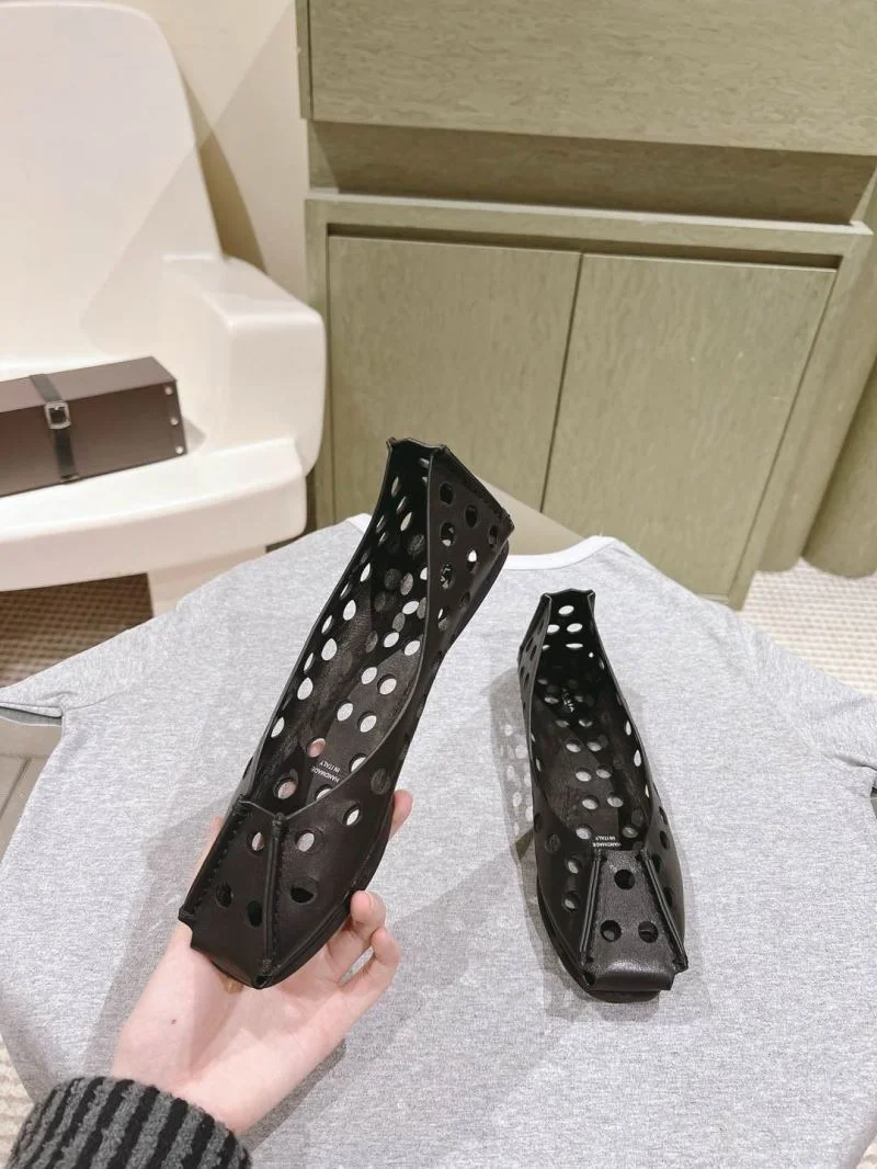 OdorResistant Alaia Sandals 16025