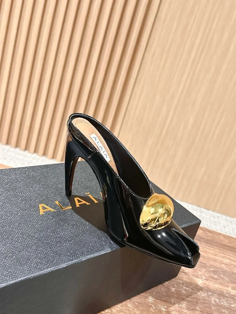 Elegant Alaia Sandals 7010