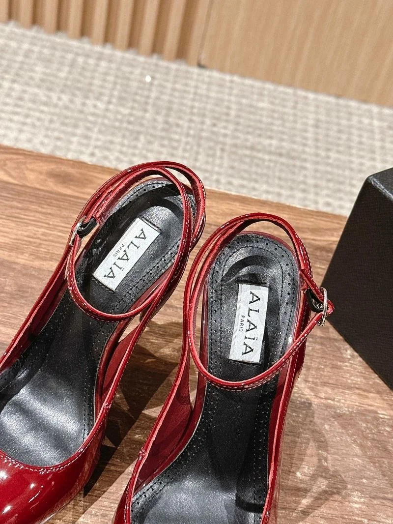Alaia Sandals Compact 6986