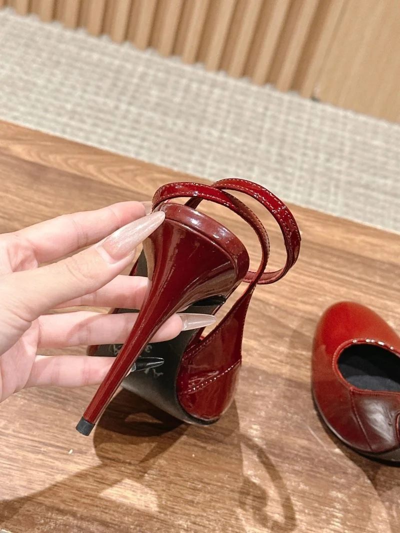 Alaia Sandals Compact 6986
