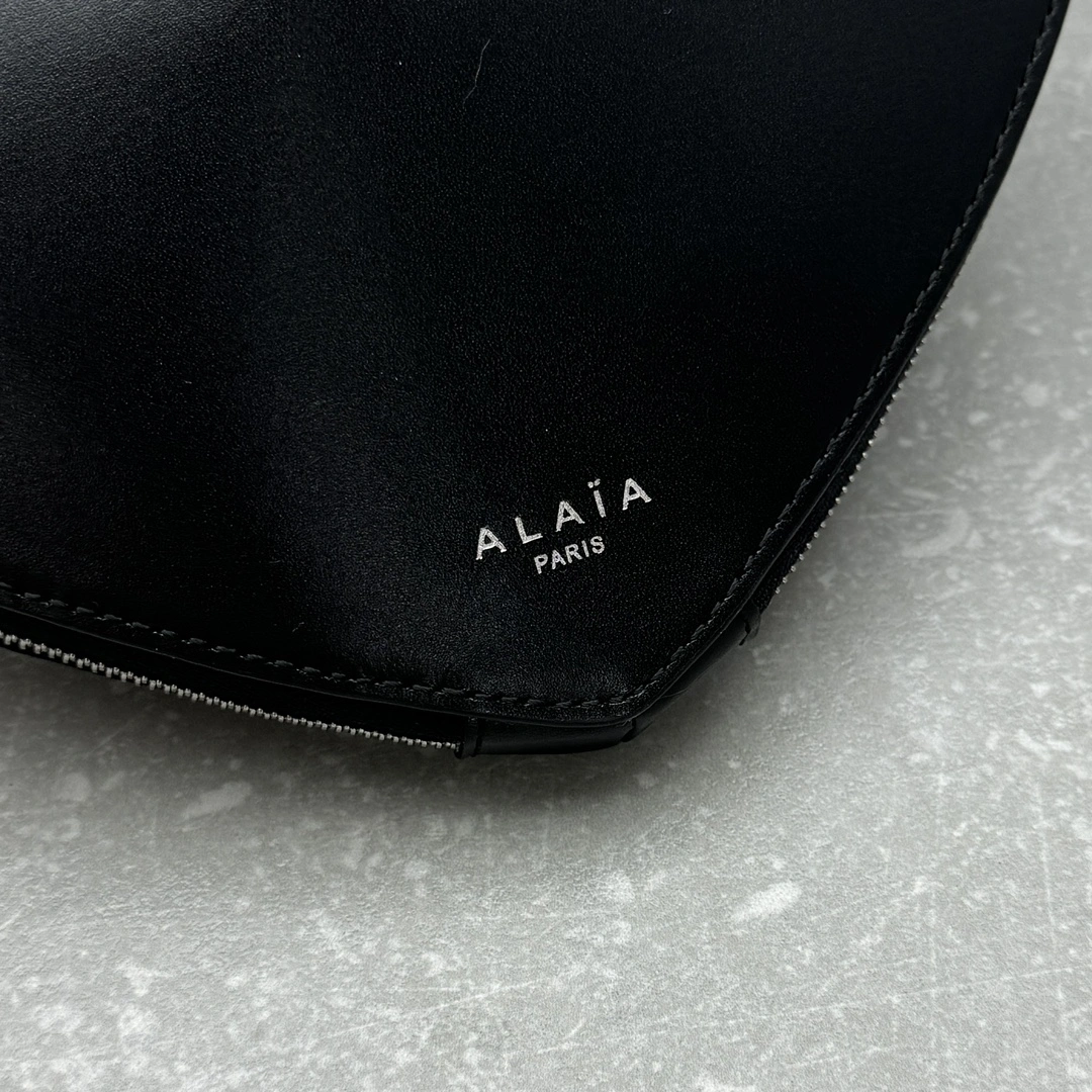 Alaia Satchel Bags Lightweight 69669