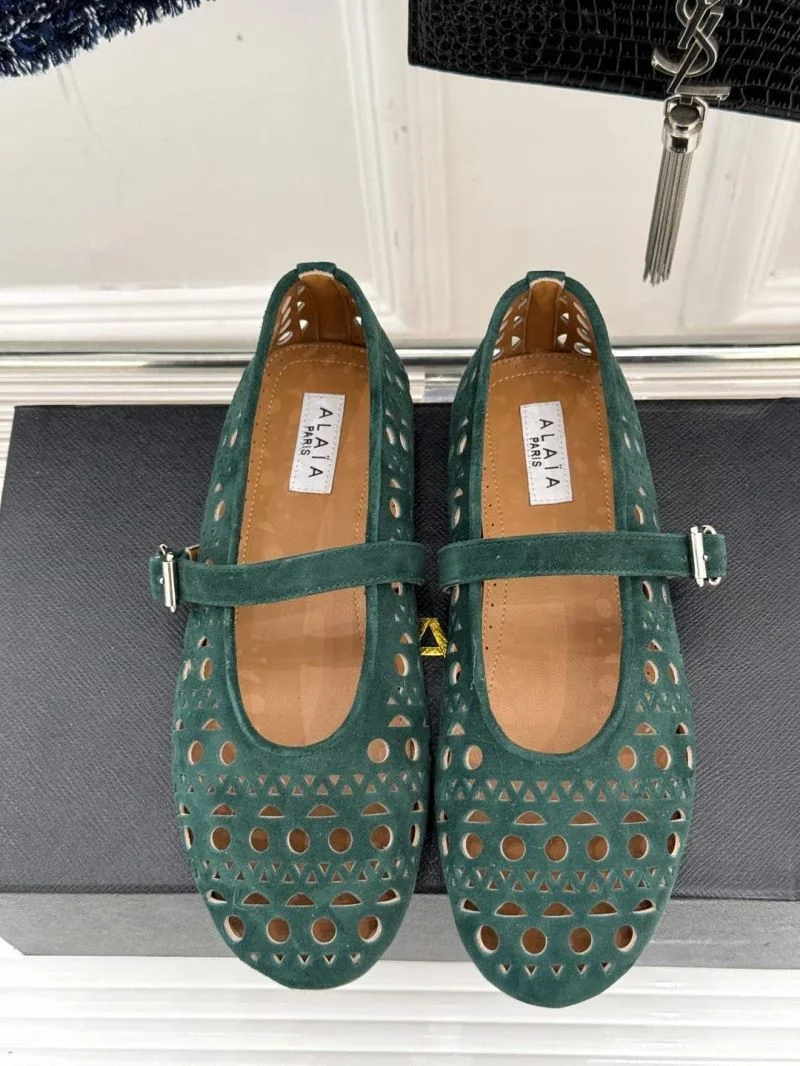 Alaia Shoes Cozy 8582