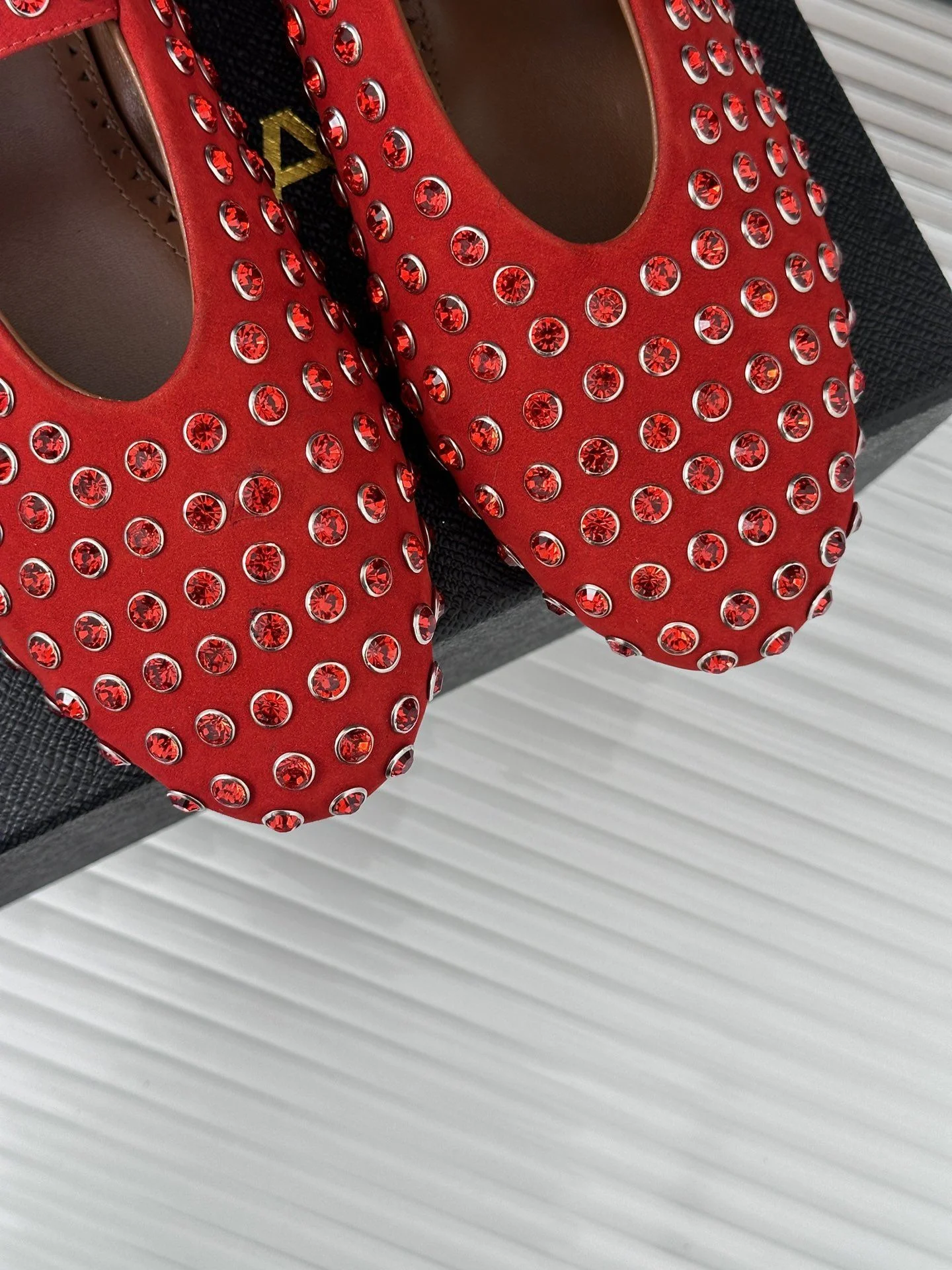 Versatile Alaia Shoes 8519