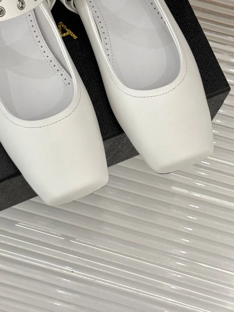 Modern Alaia Shoes 15959