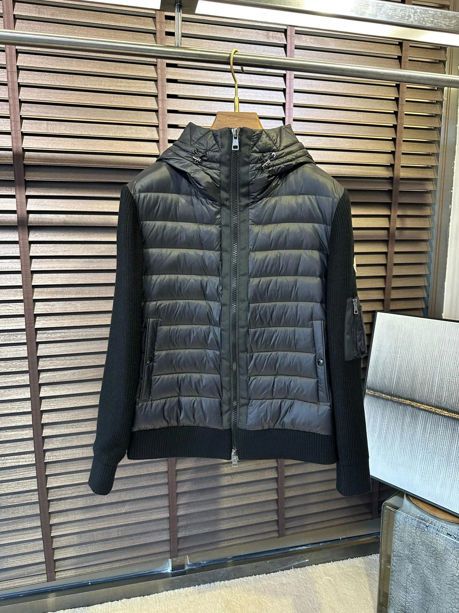 Alexander Mcqueen Down Jackets FlexibleFit 165051