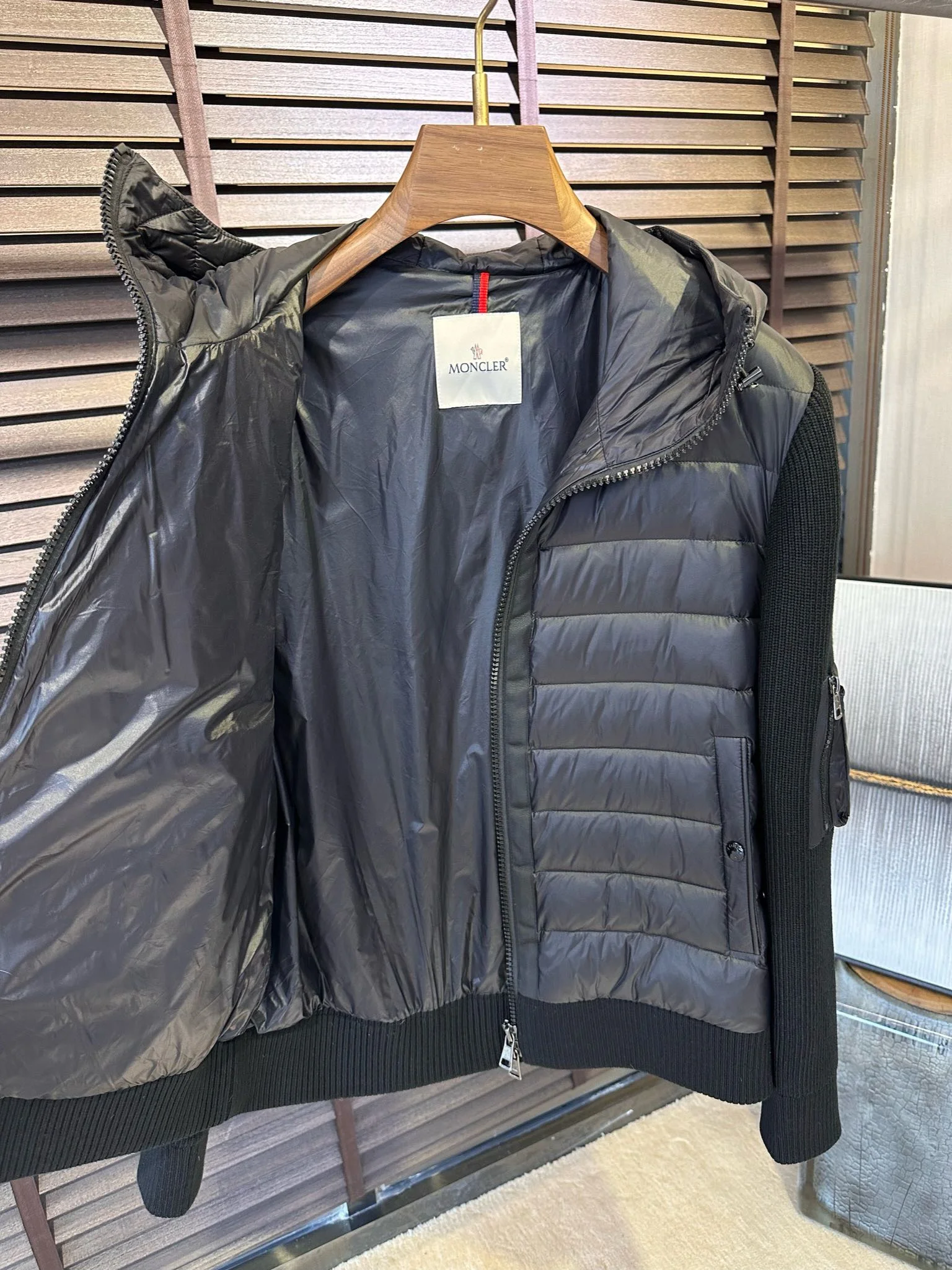 Alexander Mcqueen Down Jackets FlexibleFit 165051