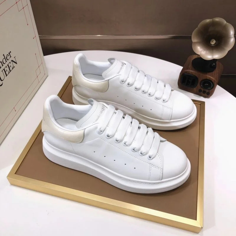 Alexander Mcqueen Low Shoes Chic 16333