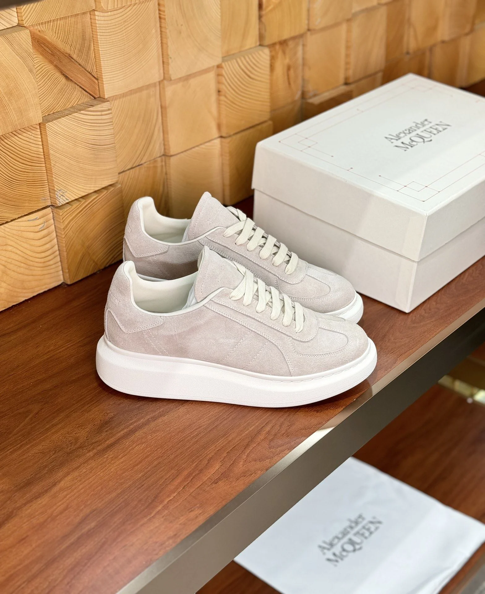 Premium Alexander Mcqueen Low Shoes 16413