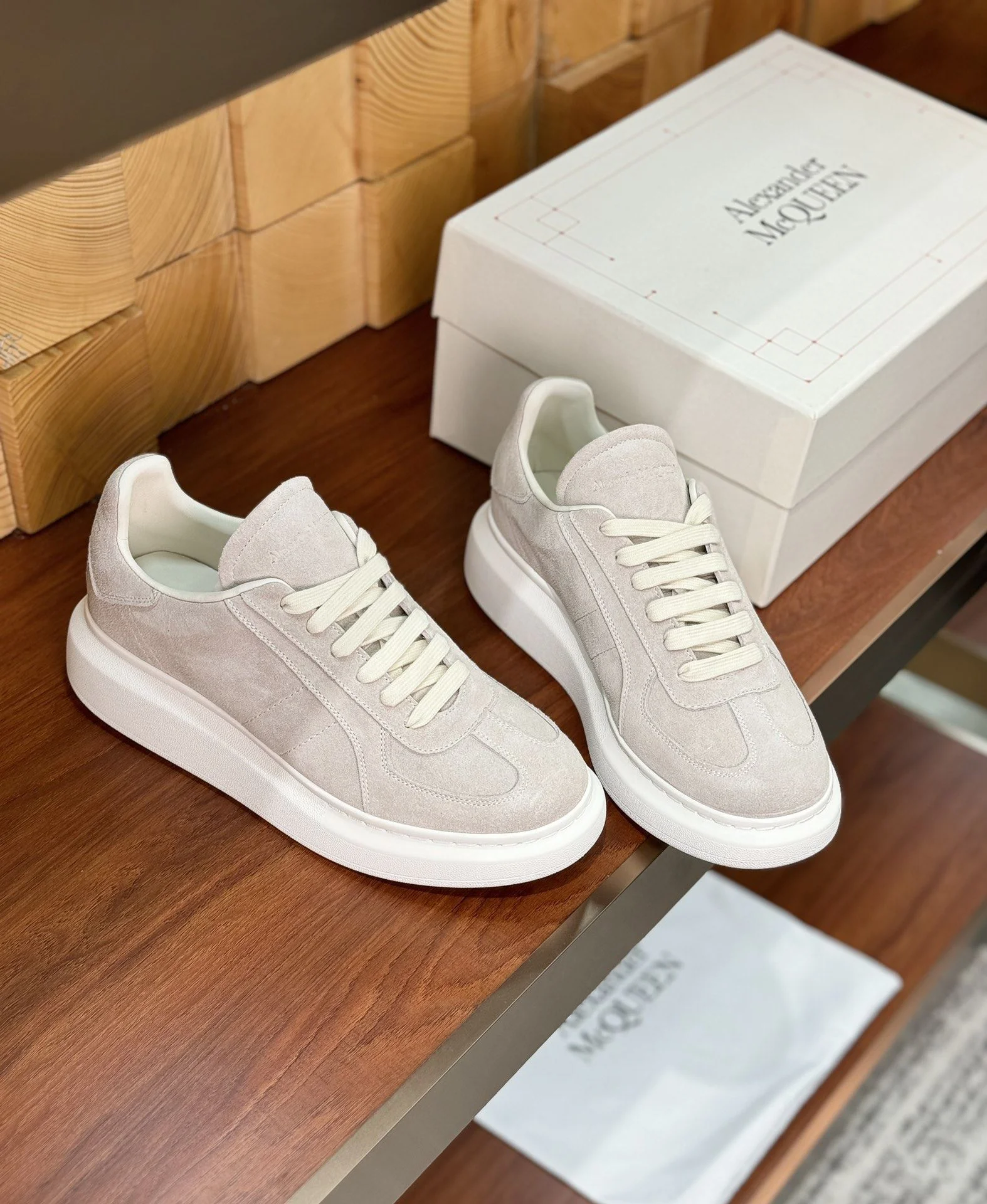 Premium Alexander Mcqueen Low Shoes 16413
