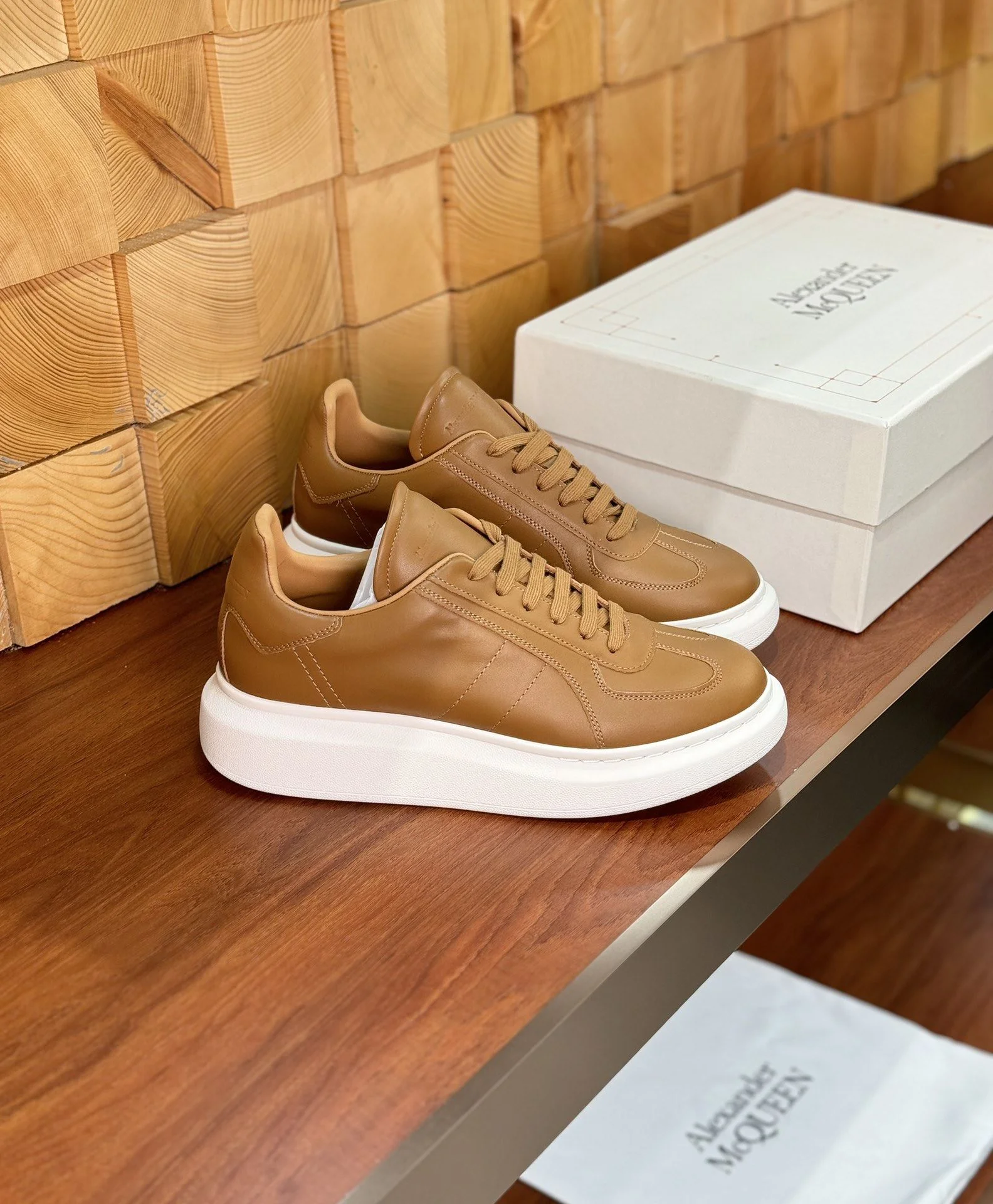 Alexander Mcqueen Low Shoes Refined 16389