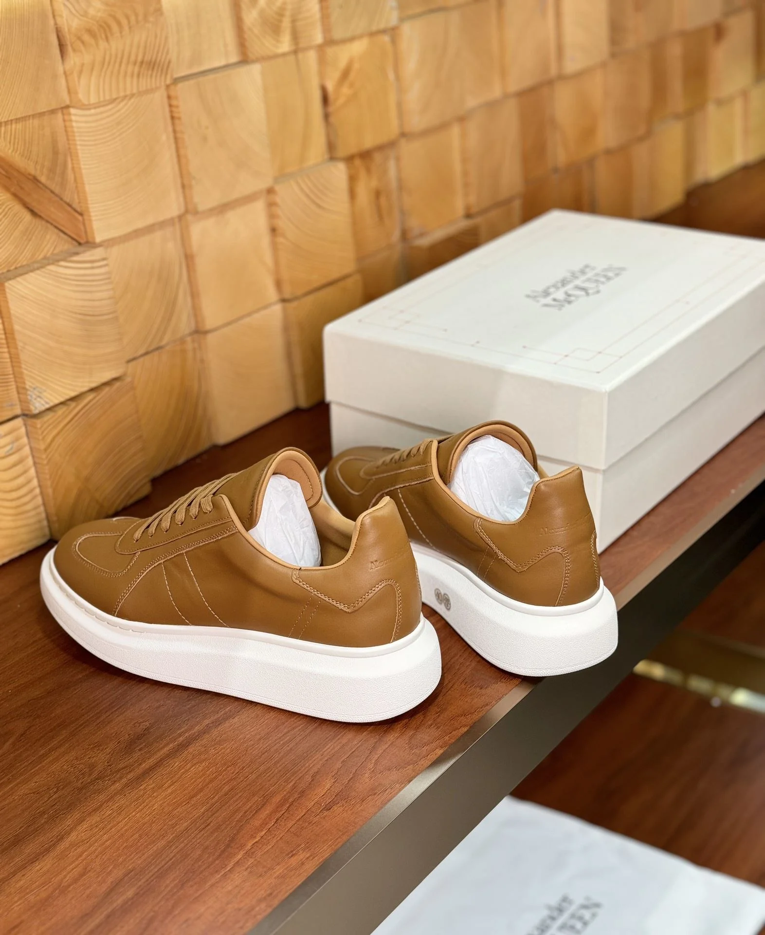 Alexander Mcqueen Low Shoes Refined 16389
