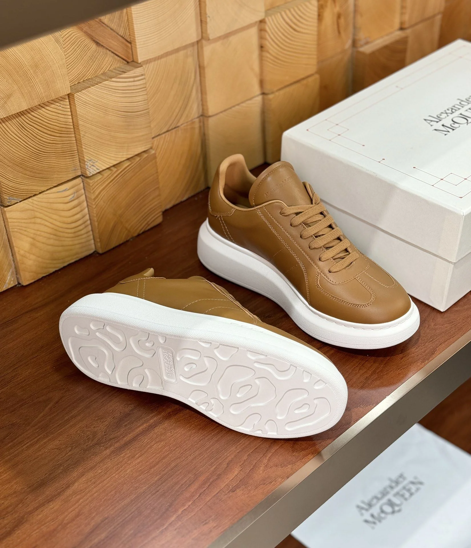 Alexander Mcqueen Low Shoes Refined 16389