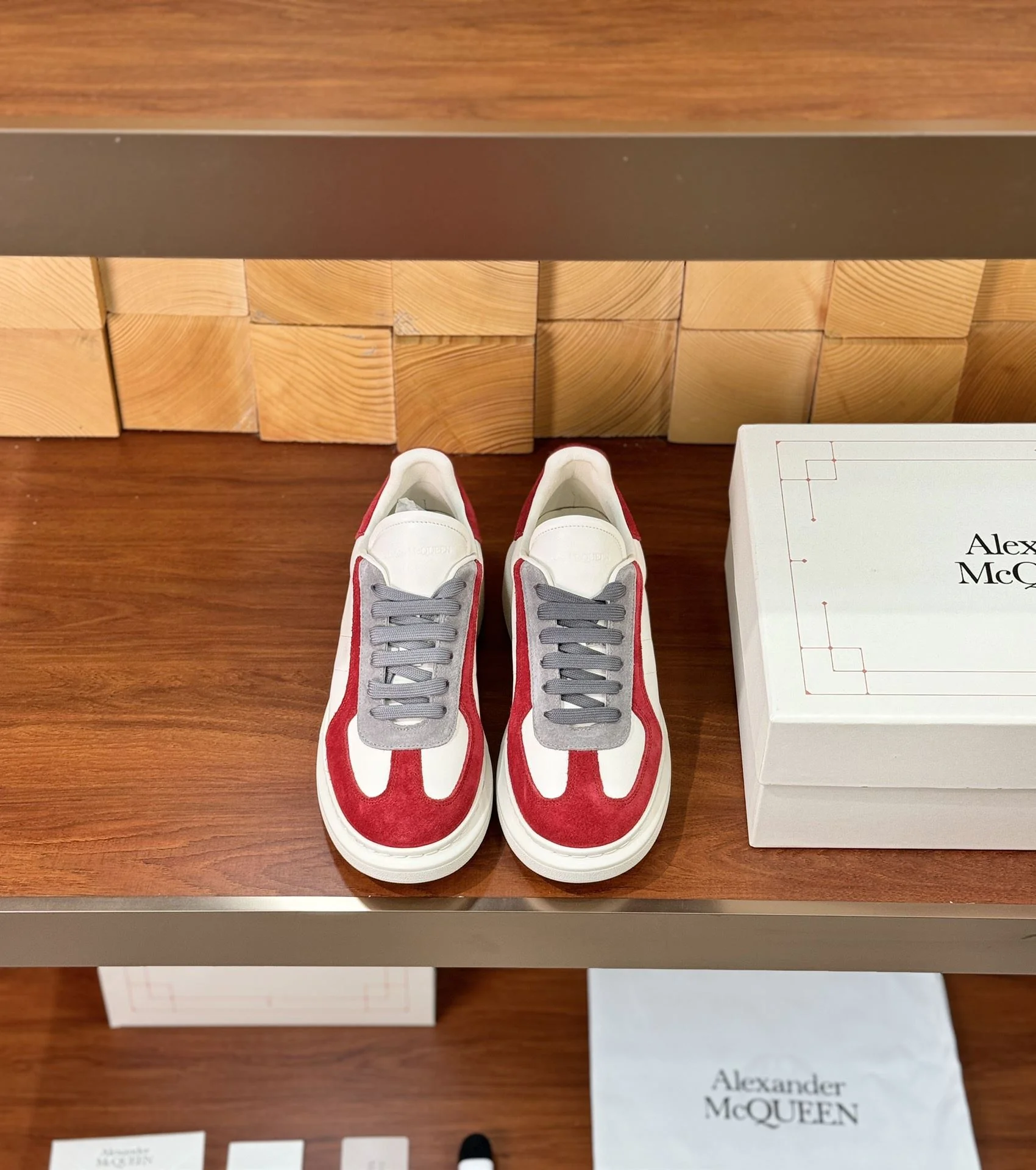 Alexander Mcqueen Low Shoes Modern 16388