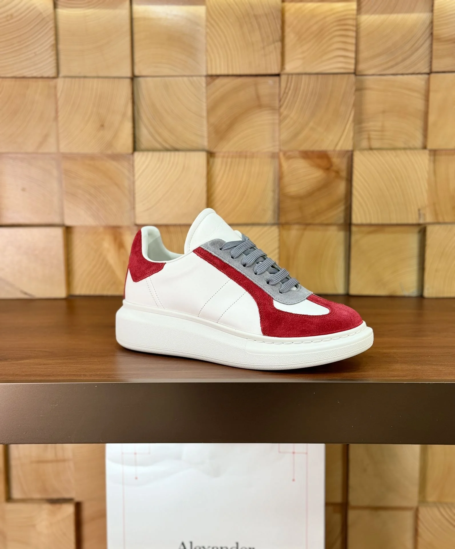 Alexander Mcqueen Low Shoes Modern 16388