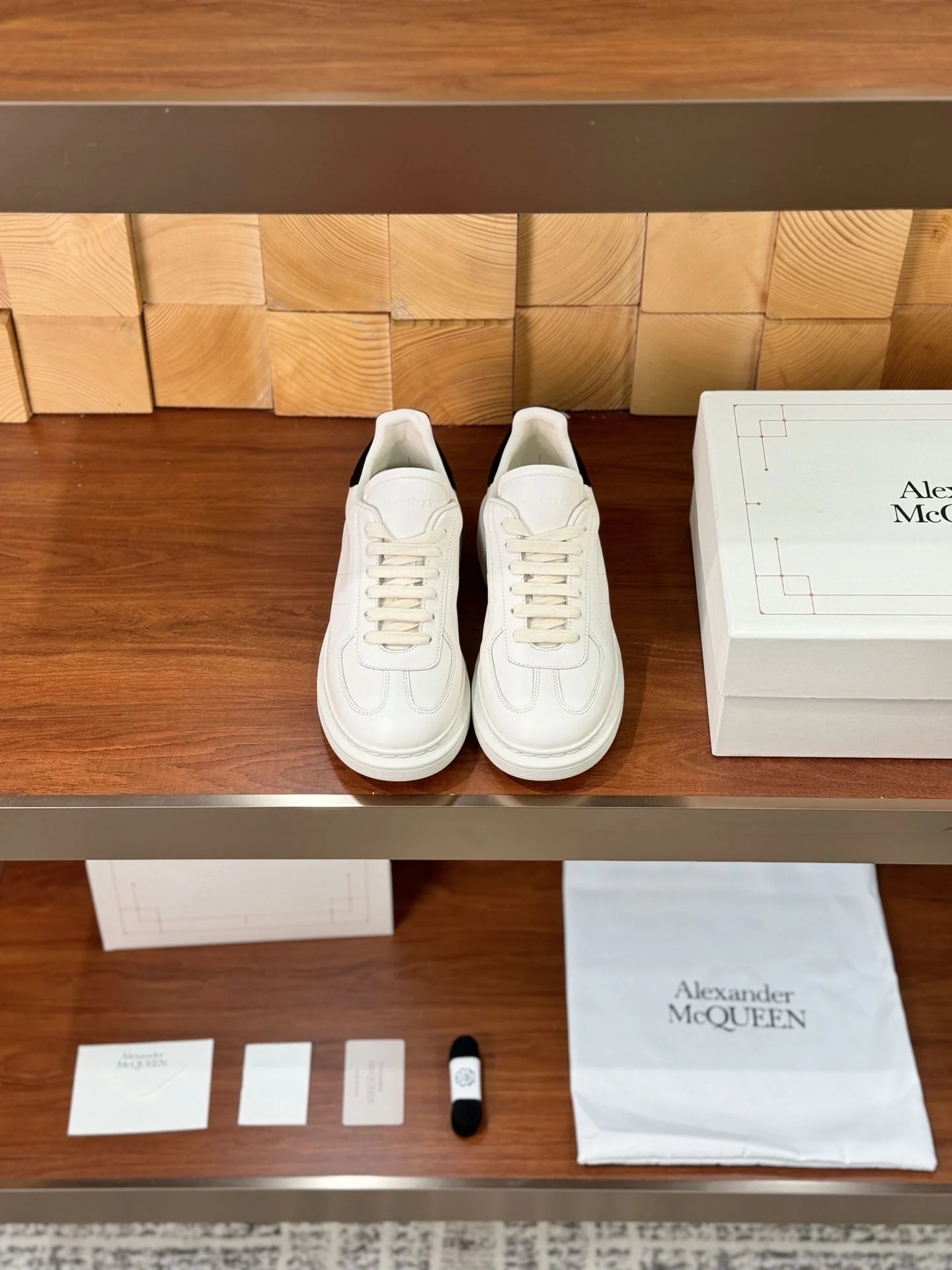 Alexander Mcqueen Low Shoes FreshLook 16401