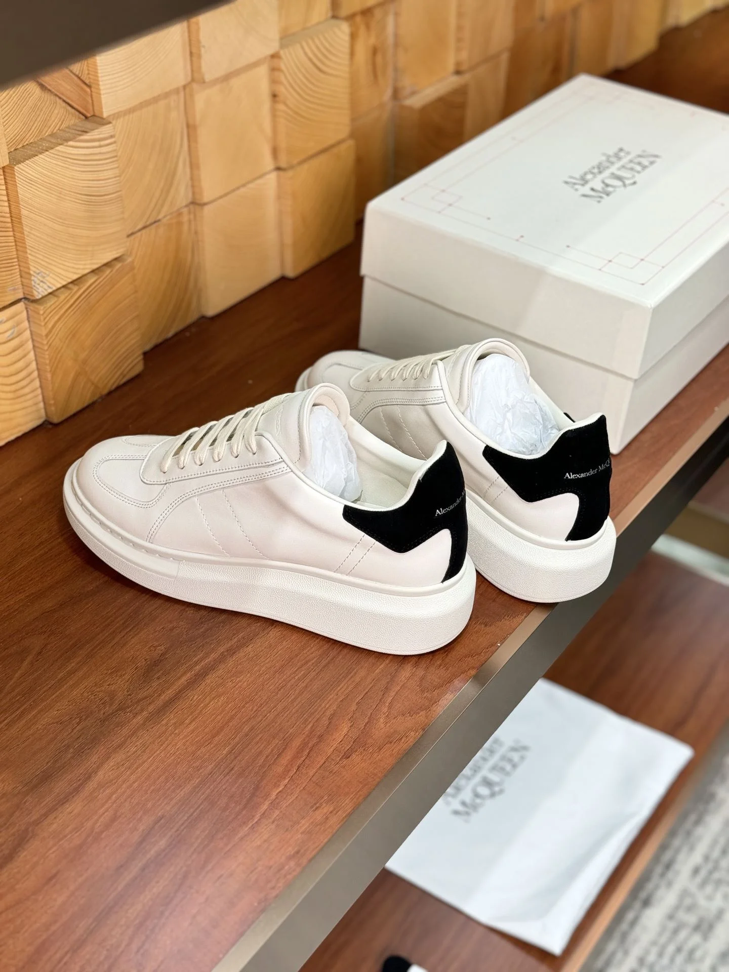 Alexander Mcqueen Low Shoes FreshLook 16401