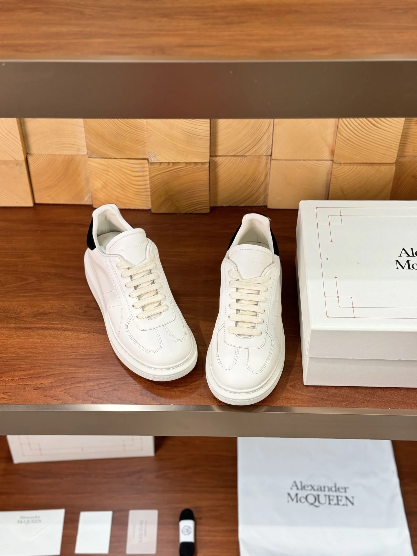 Alexander Mcqueen Low Shoes FreshLook 16401
