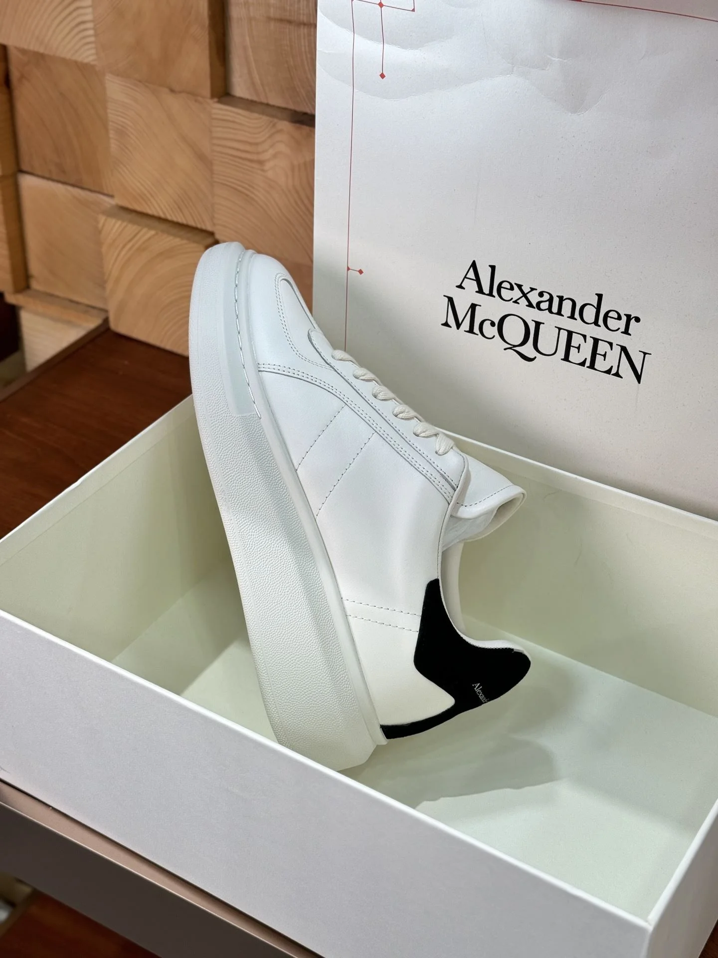 Alexander Mcqueen Low Shoes FreshLook 16401
