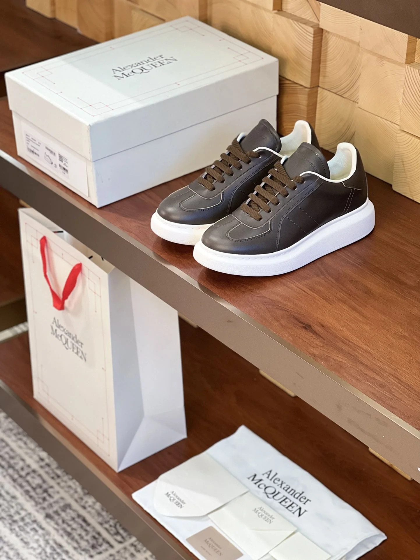 Alexander Mcqueen Low Shoes Refined 16478