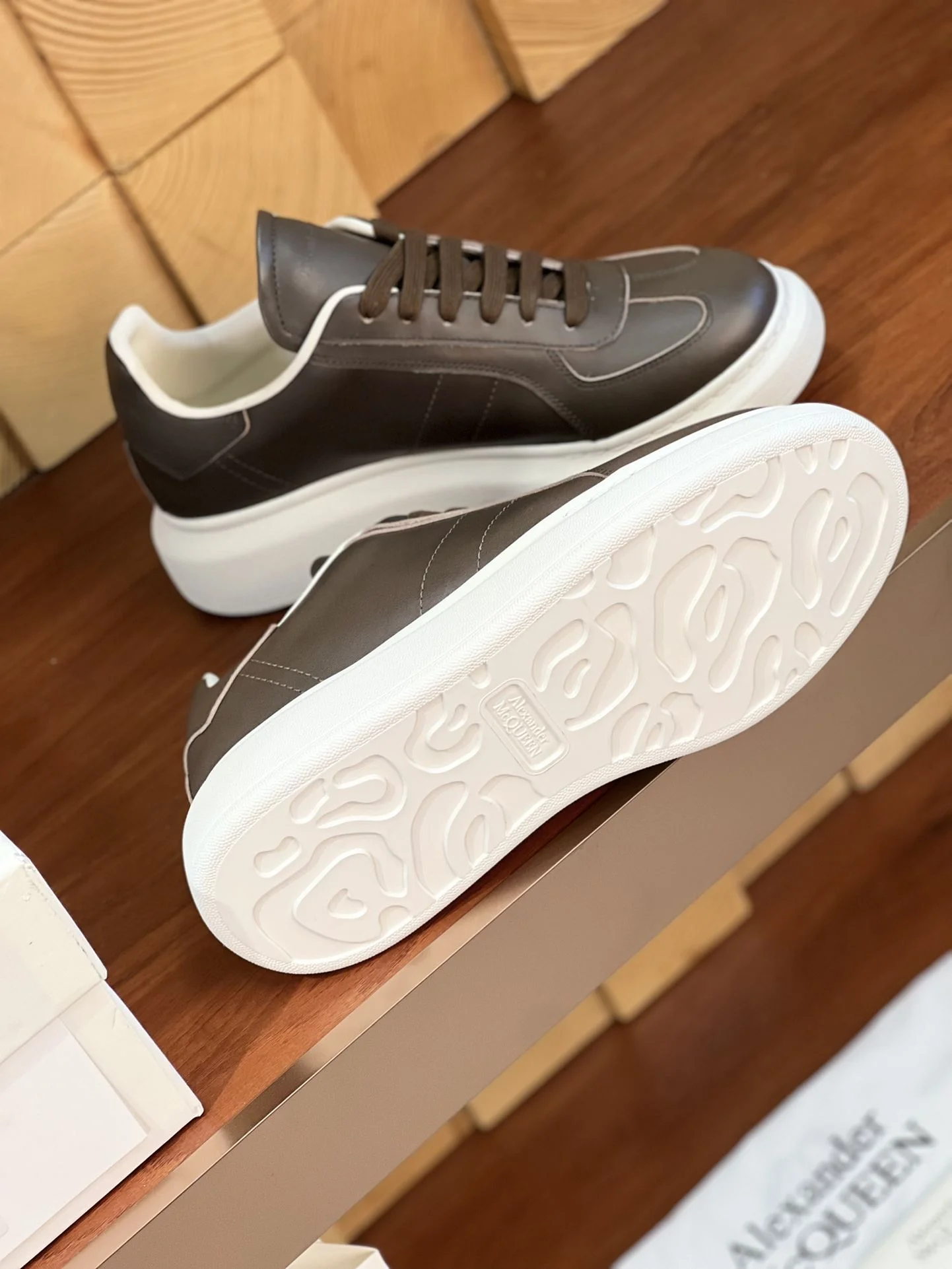 Alexander Mcqueen Low Shoes Refined 16478