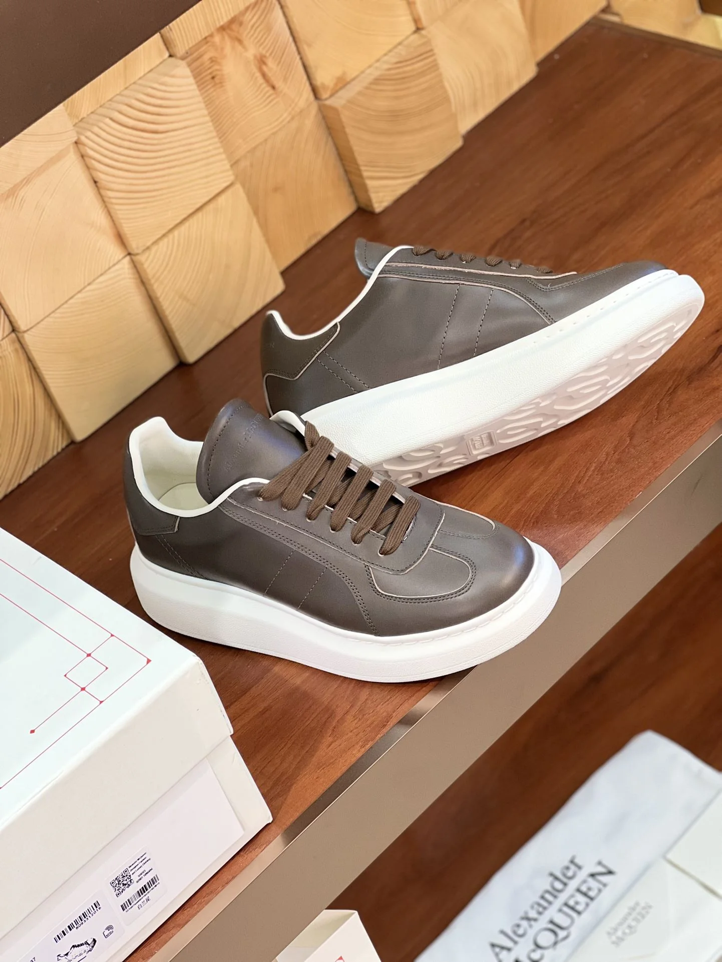 Alexander Mcqueen Low Shoes Refined 16478