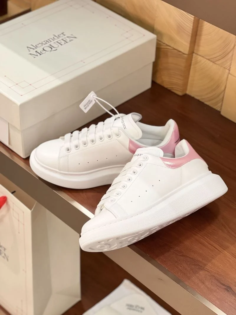 Alexander Mcqueen Low Shoes Sporty 16371