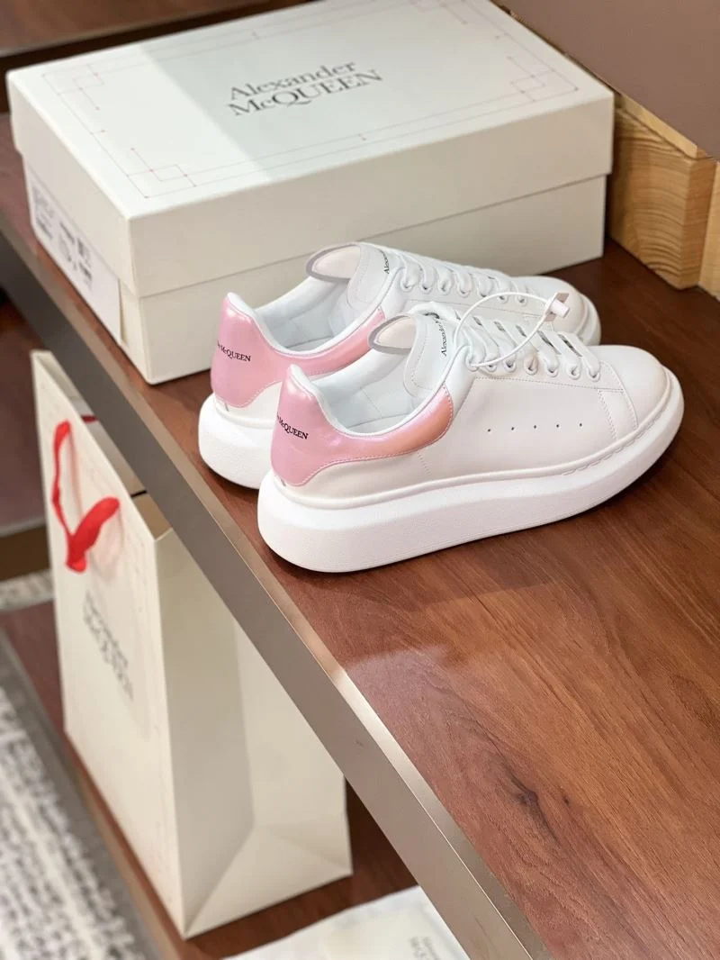 Alexander Mcqueen Low Shoes Sporty 16371