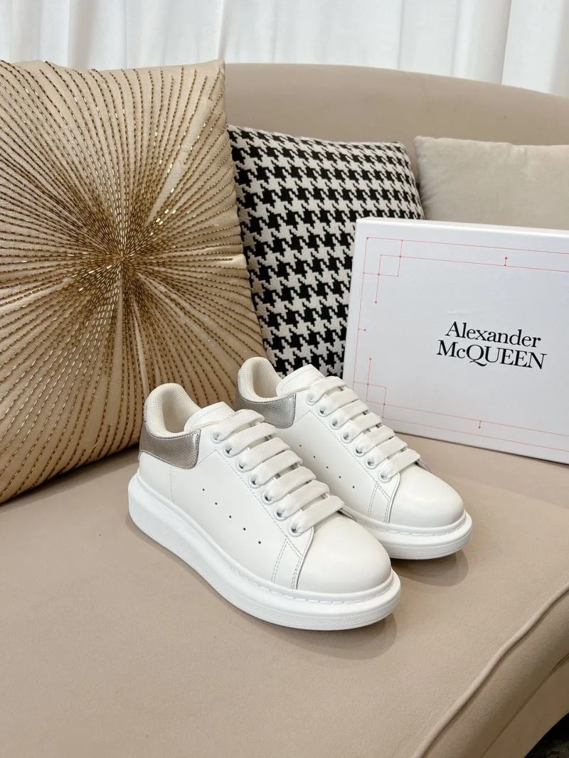 Alexander Mcqueen Low Shoes WaterResistant 16349