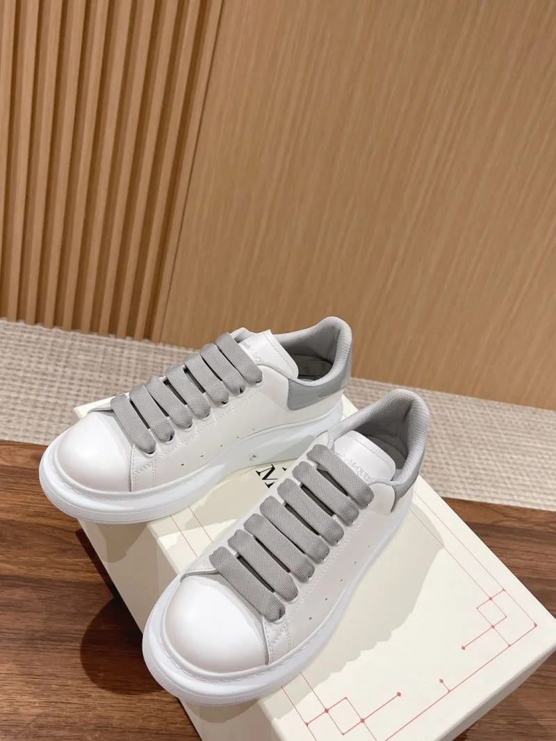 Alexander Mcqueen Low Shoes Chic 16358