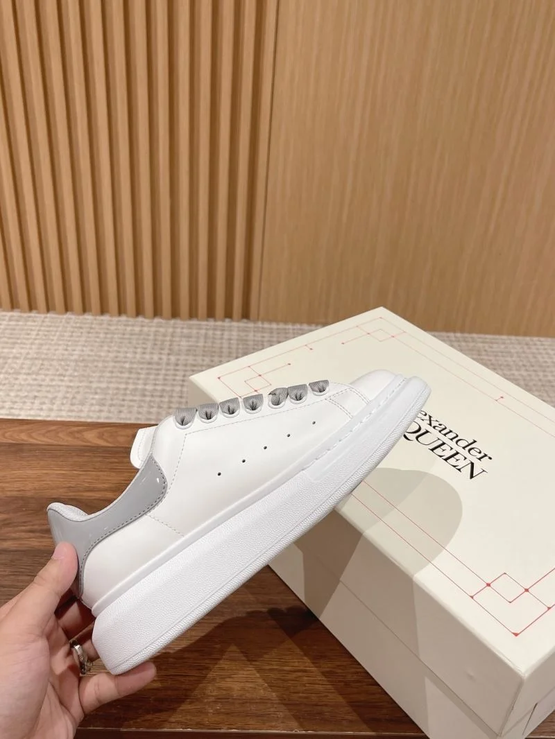 Alexander Mcqueen Low Shoes Chic 16358