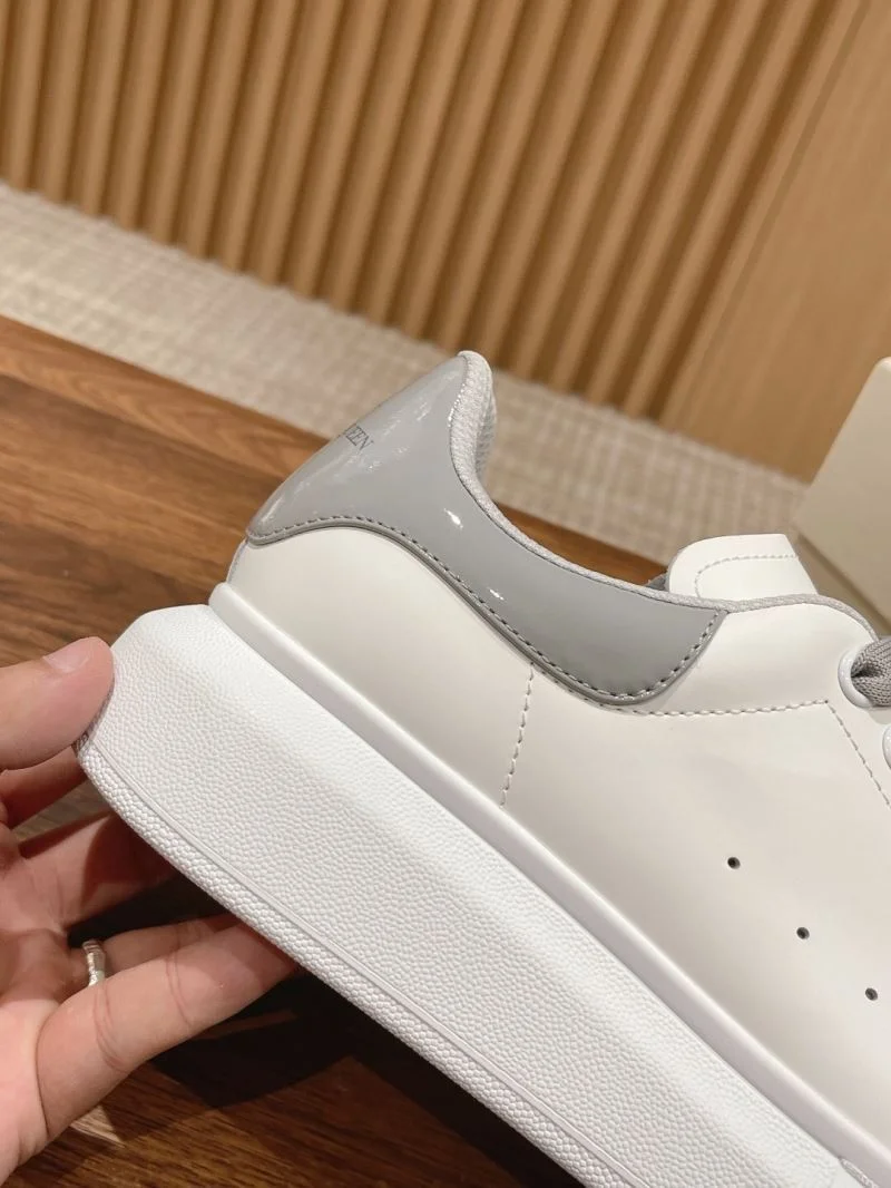 Alexander Mcqueen Low Shoes Chic 16358