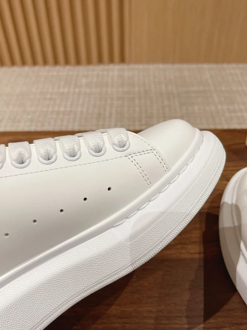 Alexander Mcqueen Low Shoes Sophisticated 16351
