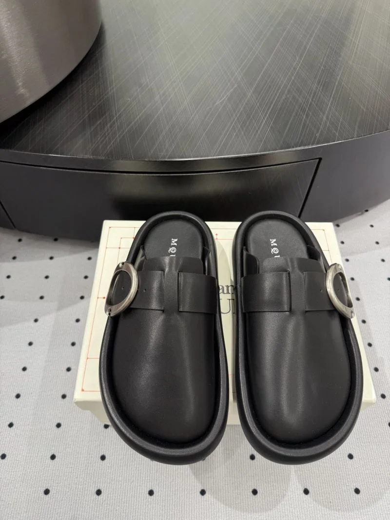 Alexander Mcqueen Slippers WaterResistant 16423