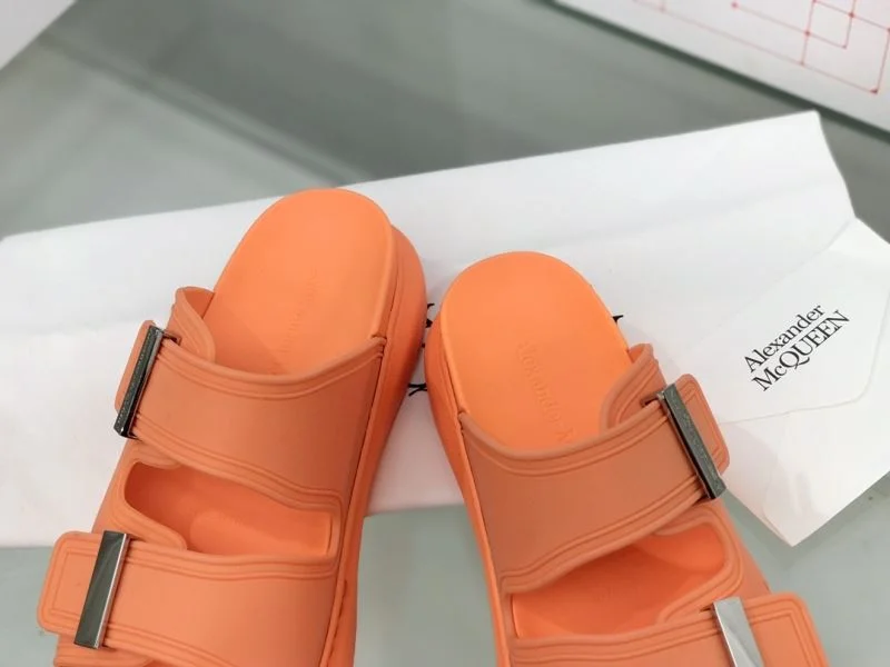 Cozy Alexander Mcqueen Slippers 16457