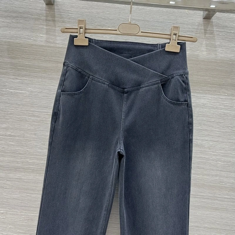 Trendsetting Alo Jeans 152040