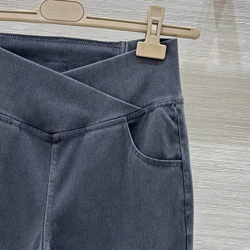 Trendsetting Alo Jeans 152040
