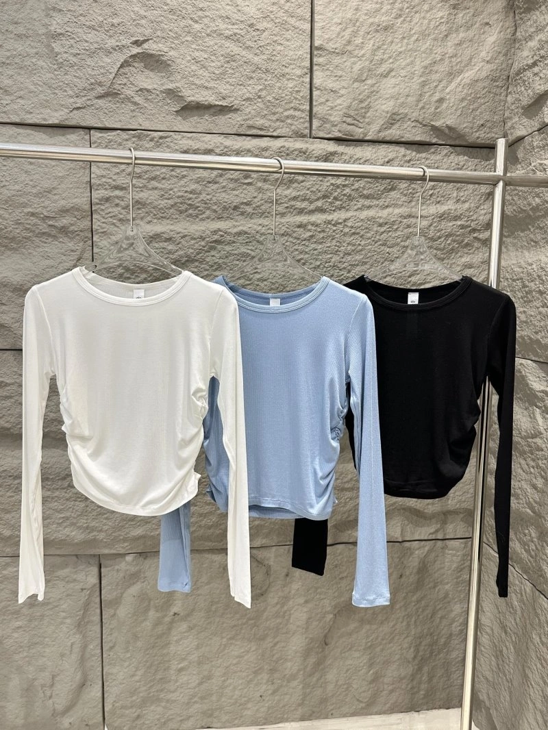Alo T-Shirts FashionForward 152432