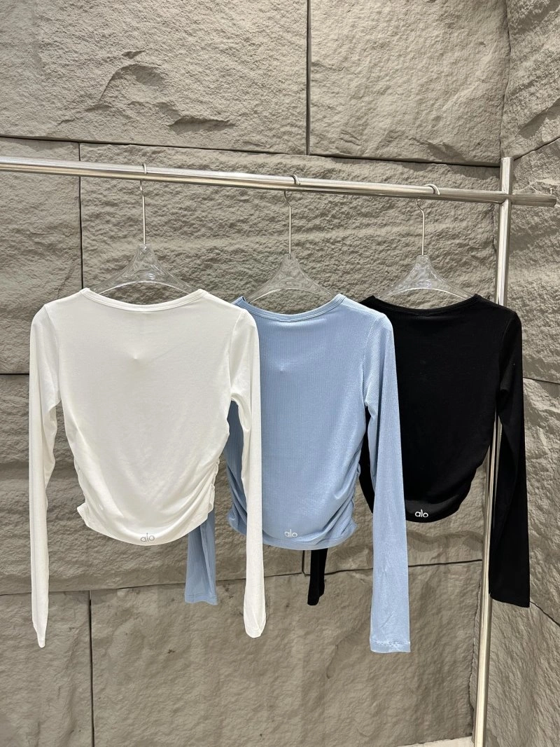 Alo T-Shirts FashionForward 152432