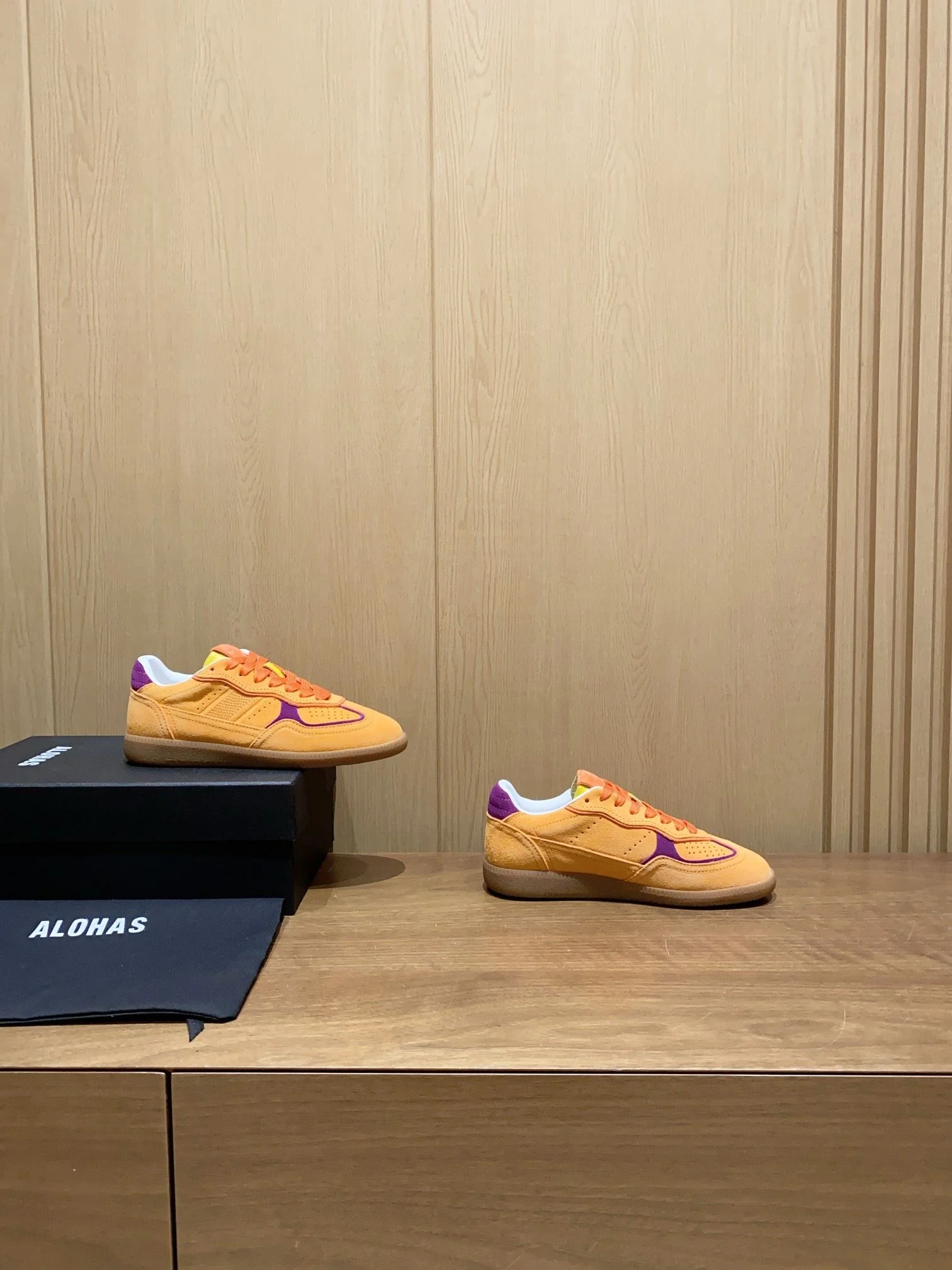 WaterResistant Alohas Shoes 8455